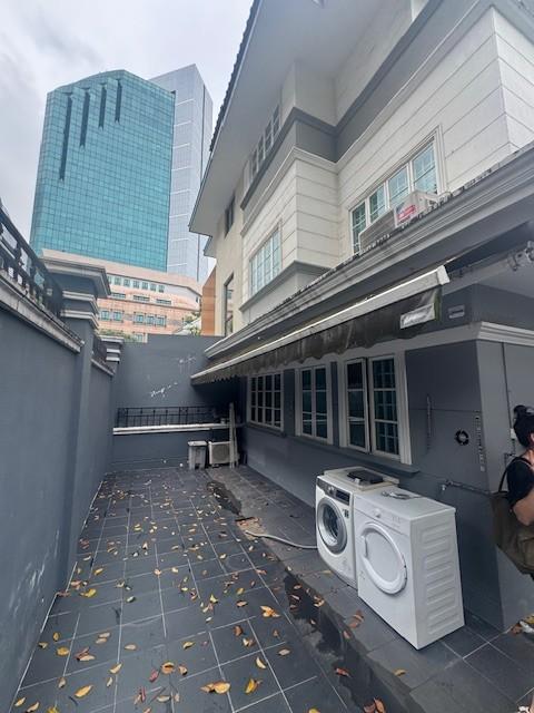 Gentle Villas Semi-Detached House For Rent, $12,000, 5 Bed 4 Bath 3,000 sqft $5.31 psf