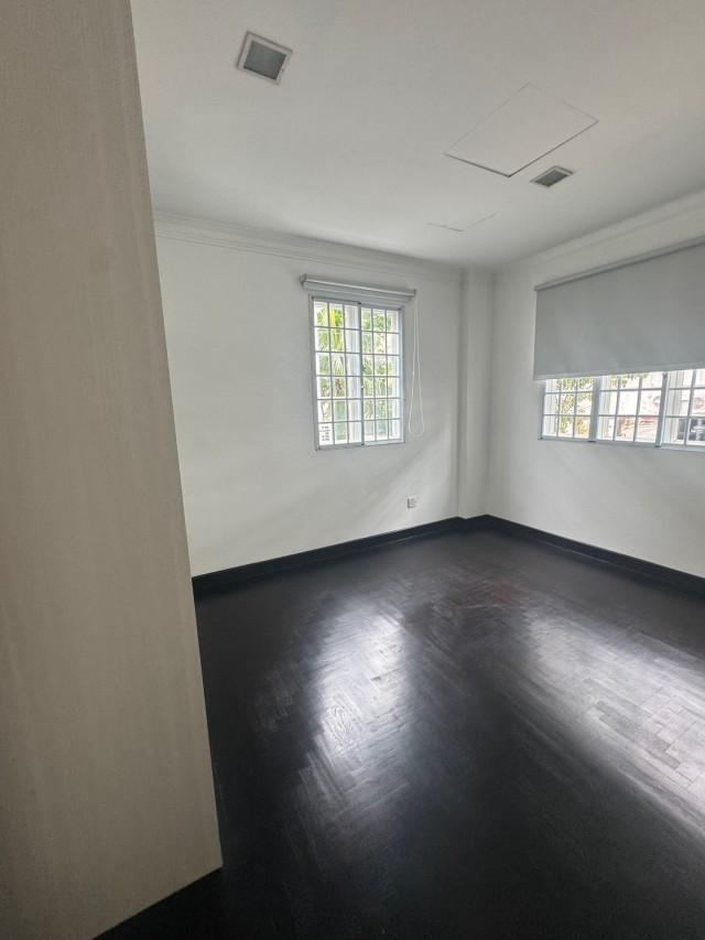 Gentle Villas Semi-Detached House For Rent, $12,000, 5 Bed 4 Bath 3,000 sqft $5.31 psf