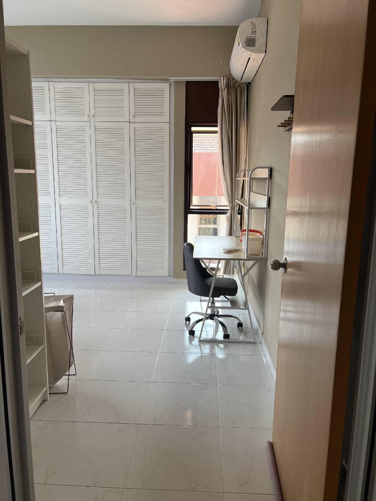 Semi-Detached for Rent: D21