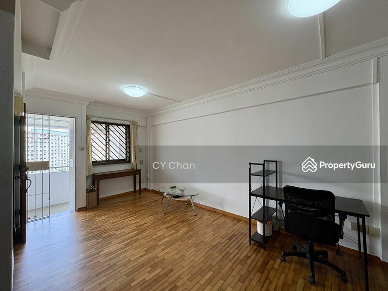 Prop-GPT: HDB Flat: D19  21 Hougang Avenue 3