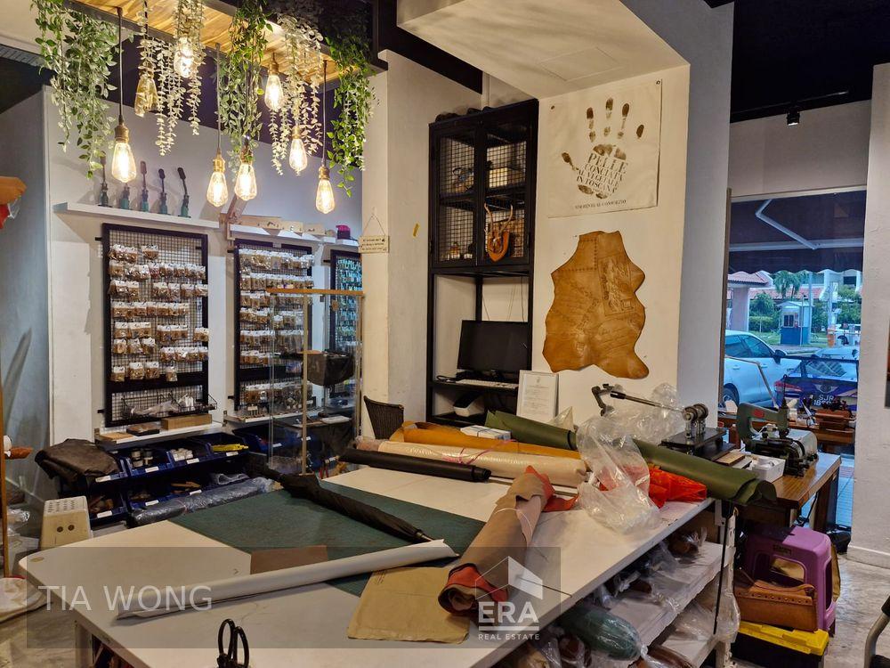 Prop-GPT: F&B Space:   Race Course Road 685 Race Course Road For Rent