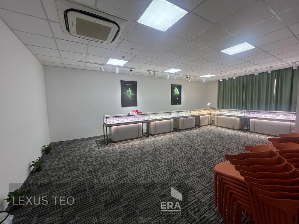 Prop-GPT: Retail:   Upper Circular Road Juta Building For Rent