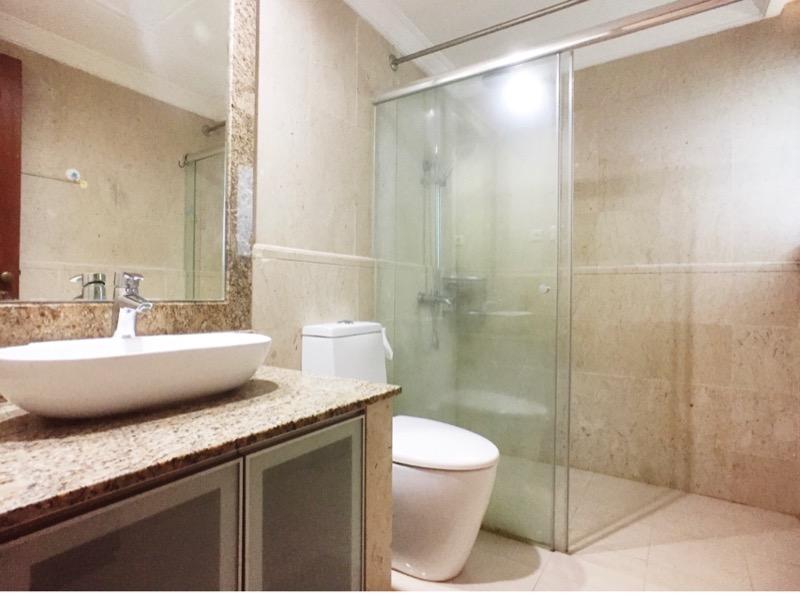 Prop-GPT: Condominium: D10  Valley Park