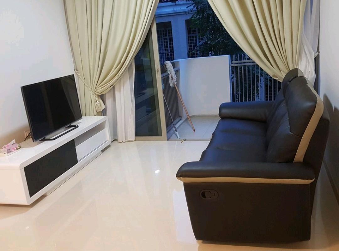 Prop-GPT: Condominium: D19  Terrasse