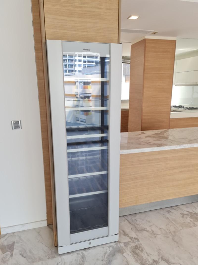 Condominium for Rent, Suites @ Cairnhill Condominium For Rent, $10,000, 4 Bed 4 Bath 1,860 sqft $5.38 psf, SGD 10,000