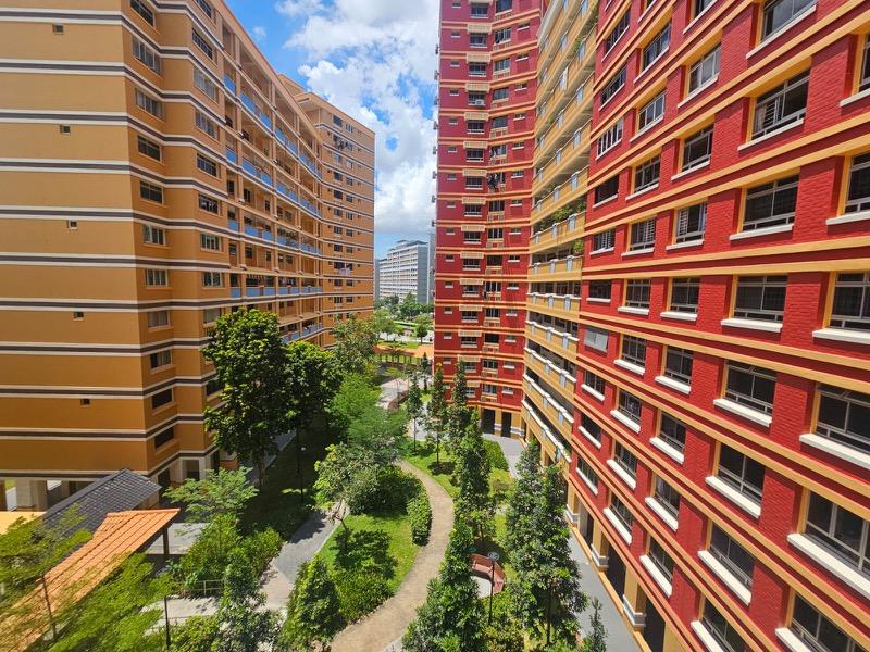 Prop-GPT: HDB Apartment: D18  842F Tampines Street 82