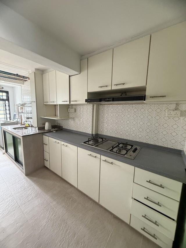 HDB Apartment for Rent, 19 Ghim Moh Road HDB Apartment For Rent, $3,200, 3 Bed 1 Bath 700 sqft $4.57 psf, SGD 3,200 | 99-year Leasehold