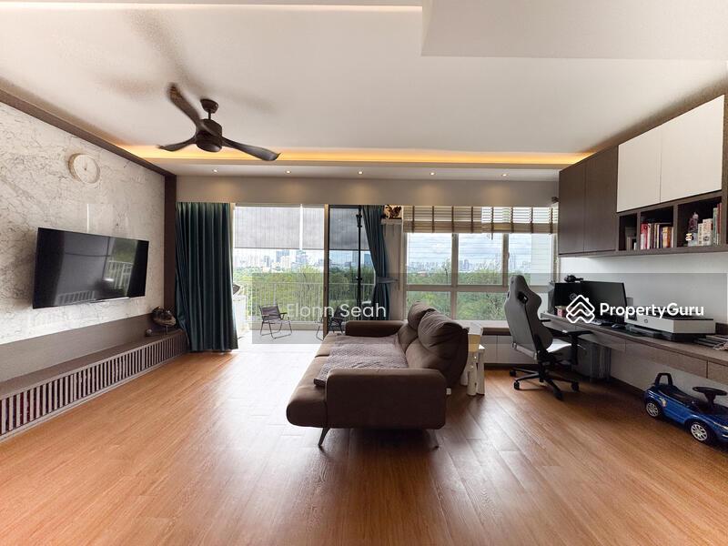 Prop-GPT: Executive Condominium: D22  Lake Life