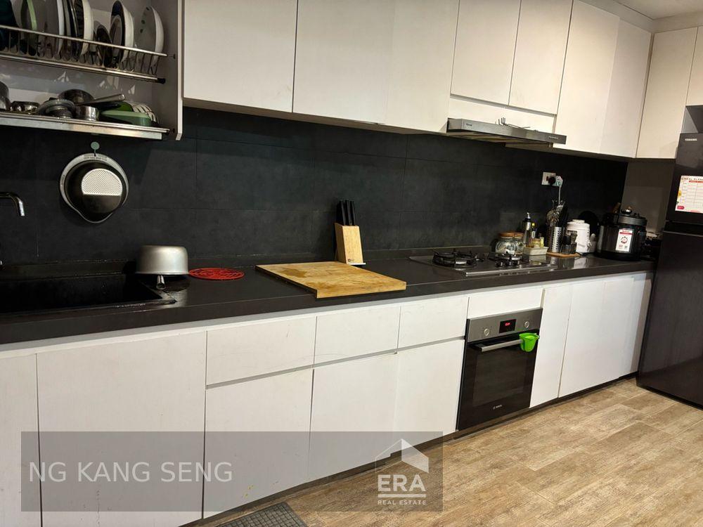 Condominium for Rent: 
