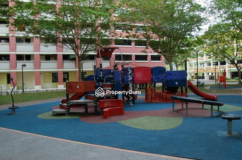 HDB Flat for Rent, 718 Tampines Street 72, SGD 900 | 99-year lease