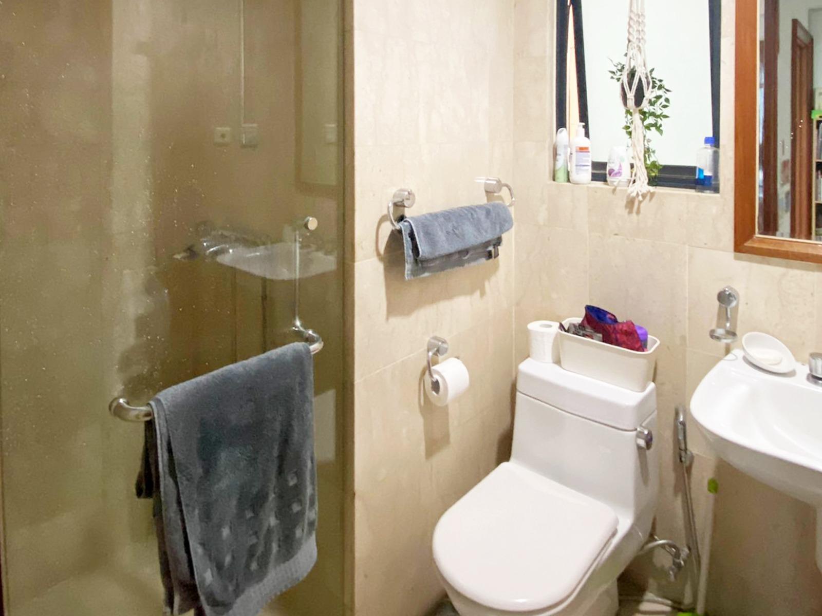 Condominium for Rent, Valley Park, SGD 8,000 | 999-year lease