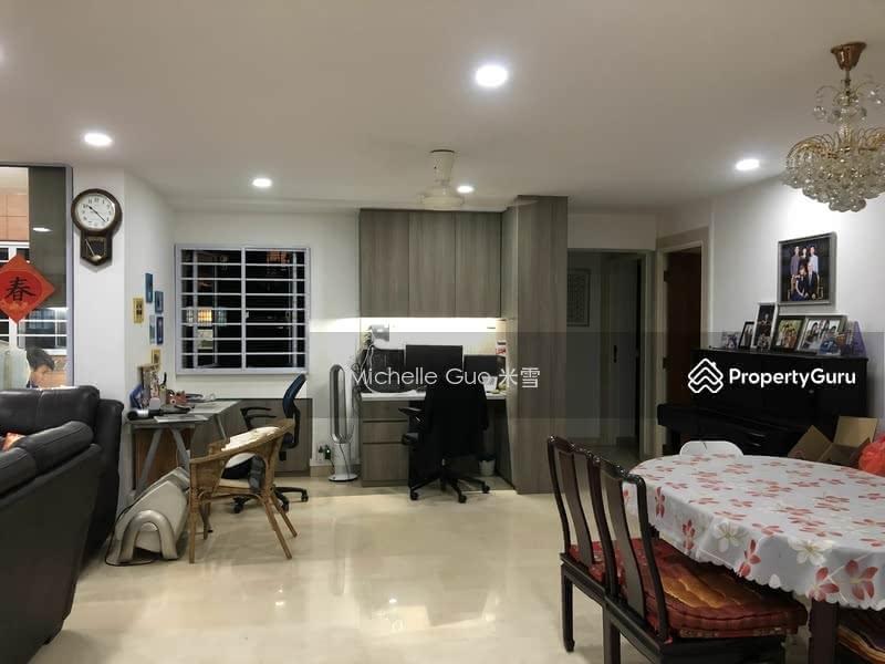 Prop-GPT: HDB Flat: D19  961 Hougang Avenue 9