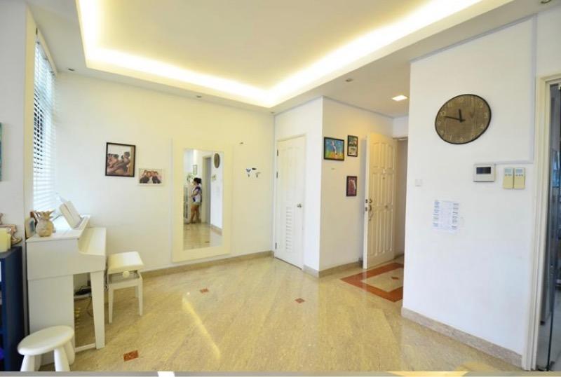 Prop-GPT: Condominium: D10  Spring Grove