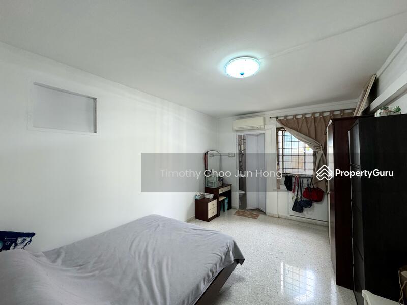 Prop-GPT: HDB Flat: D18  293 Tampines Street 22
