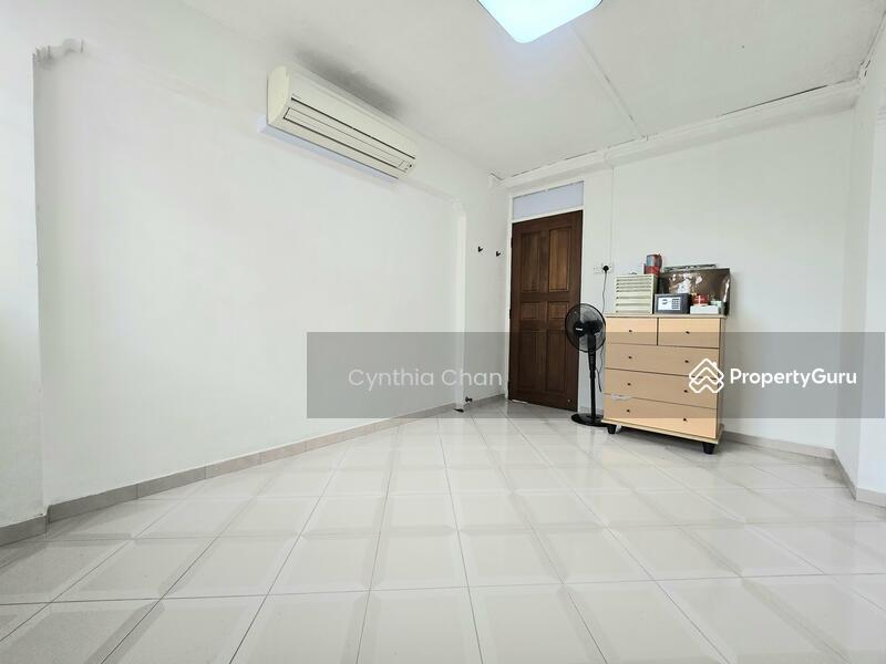 Prop-GPT: HDB Flat: D27 Yishun 757 Yishun Street 72