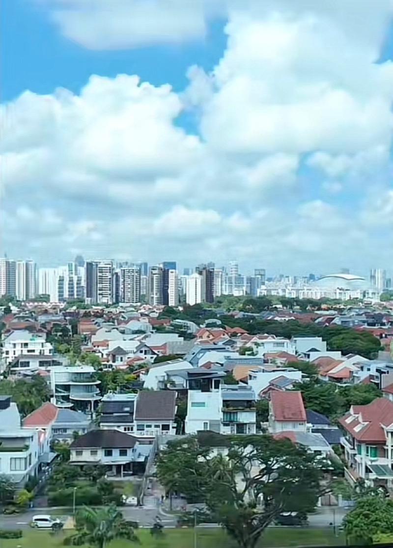 Prop-GPT: Condominium: D15  King's Mansion. Next to MRT