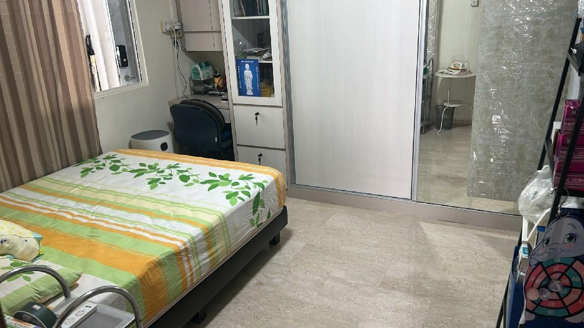 HDB Apartment for Rent, 495E Tampines Street 43 HDB Apartment Room Rental, $900, 1 Bed 2 Bath 1,410 sqft $0.64 psf, SGD 900 | 99-year Leasehold