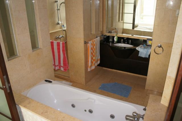 Condominium for Rent, Hillington Green Condominium For Rent, $5,600, 3 Bed 2 Bath 1,356 sqft $4.13 psf, SGD 5,600 | 999-year Leasehold