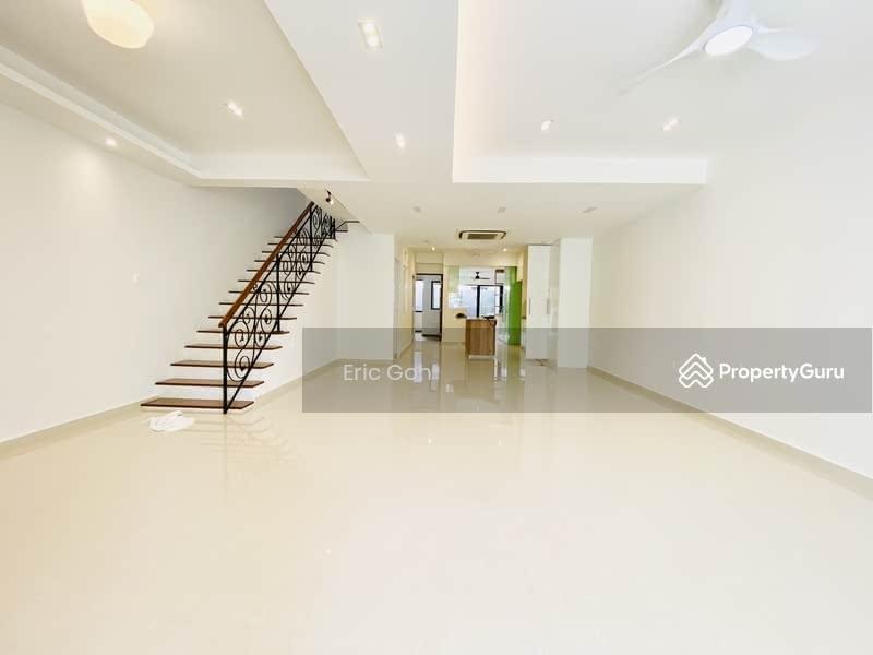 Prop-GPT: Terrace: D05  17c neo pee teck lane
