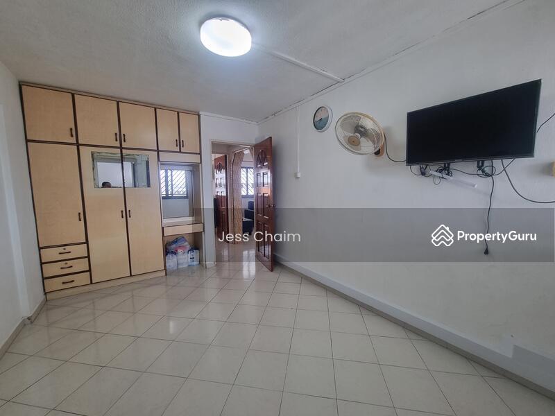 Prop-GPT: HDB Flat: D19  677 Hougang Avenue 8
