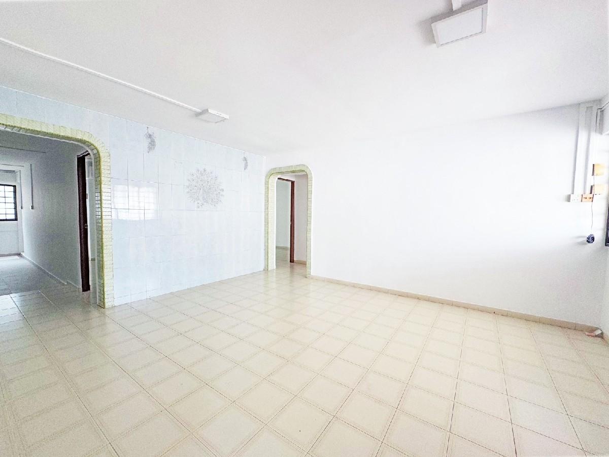 HDB Apartment for Rent, 3 Delta Avenue HDB Apartment For Rent, $3,900, 3 Bed 2 Bath 980 sqft $3.98 psf, SGD 3,900 | 99-year Leasehold
