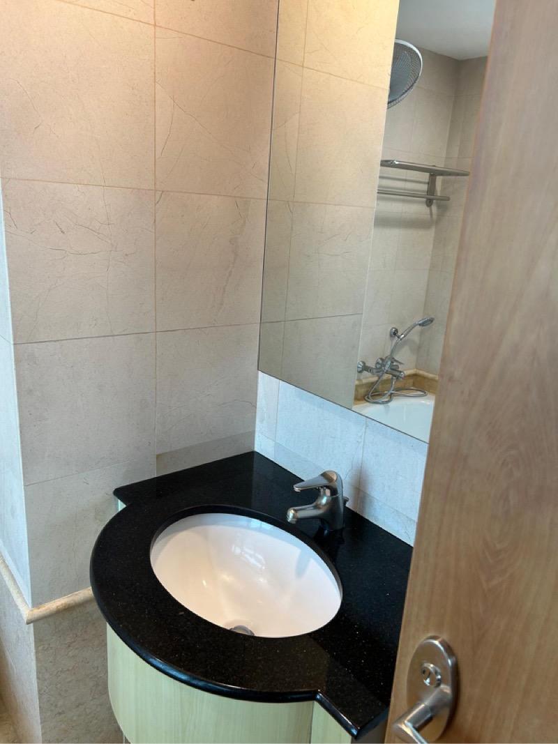 Condominium for Rent, Queens Condominium Room Rental, $1,746, 1 Bed 1 Bath 160 sqft $10.91 psf, SGD 1,746 | 99-year Leasehold