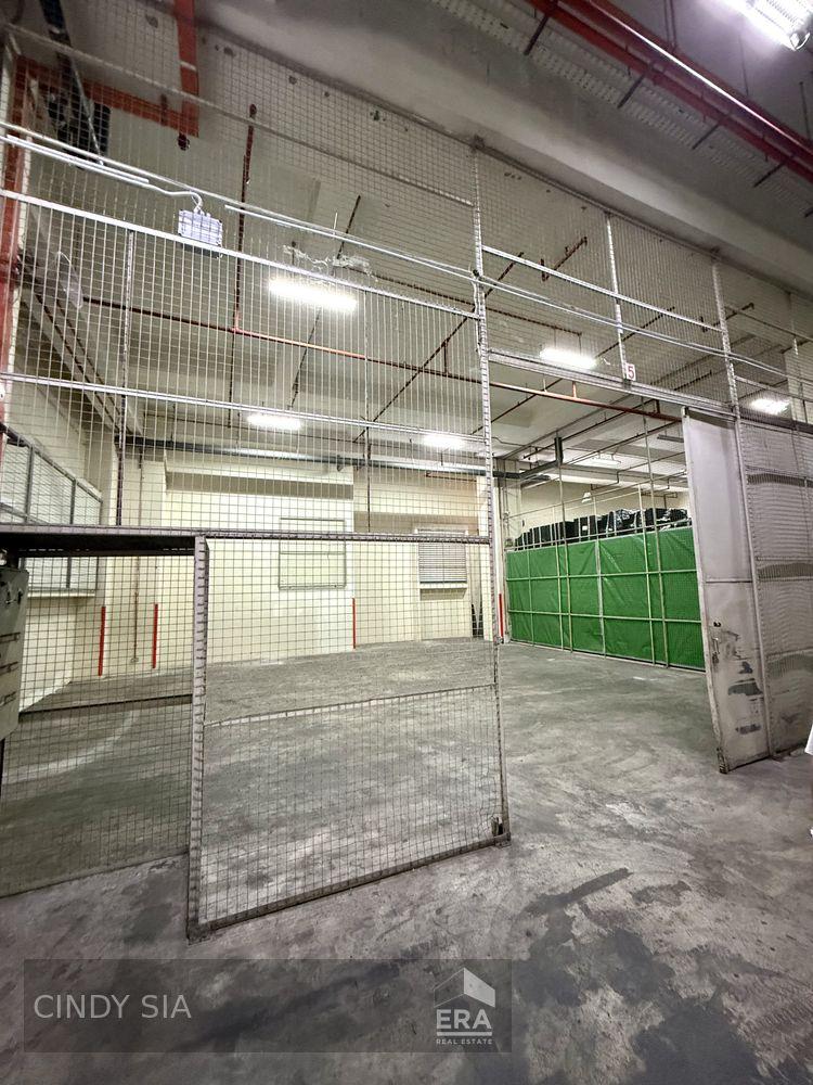 Prop-GPT: Light Industry:   Pasir Panjang Road Sutl House For Rent