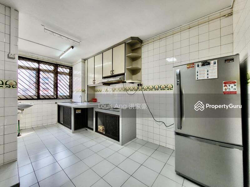 Prop-GPT: HDB Flat: D22 Boon Lay 725 Jurong West Avenue 5