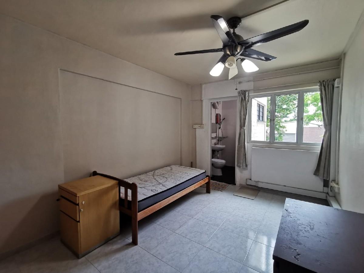 Prop-GPT: HDB Apartment: D18  459 Tampines Street 42