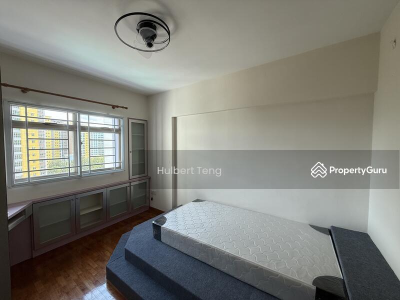 Prop-GPT: HDB Flat: D19 Punggol 162B Punggol Central