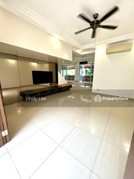Prop-GPT: Bungalow - Good Class: D18  3 Storey Town House with a common Pool 1 Car Porch Back Garden