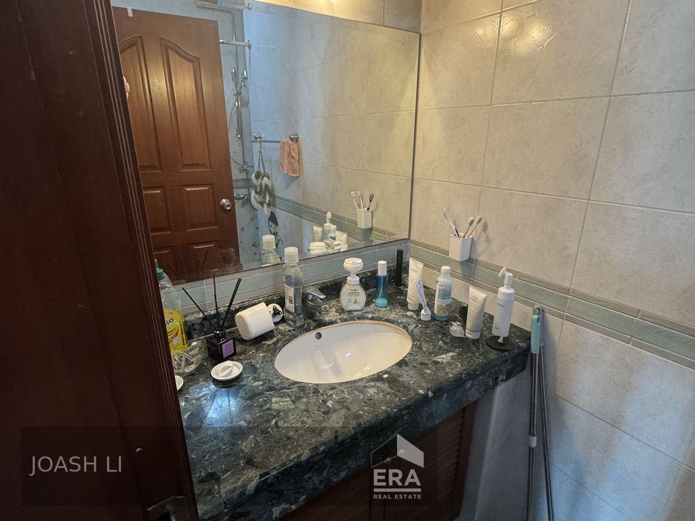Condominium for Rent: 