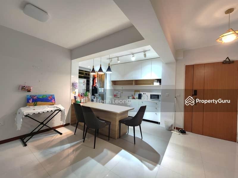 Prop-GPT: HDB Flat: D27 Yishun 674A Fern Grove @ Yishun