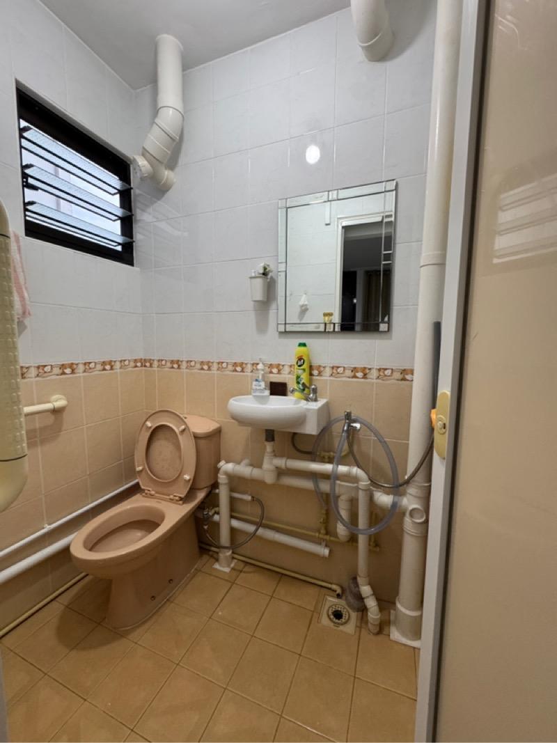 HDB Apartment for Rent, 608 Ang Mo Kio Avenue 5 HDB Apartment Room Rental, $1,400, 1 Bed 1 Bath 10 sqft $140.00 psf, SGD 1,400 | 99-year Leasehold