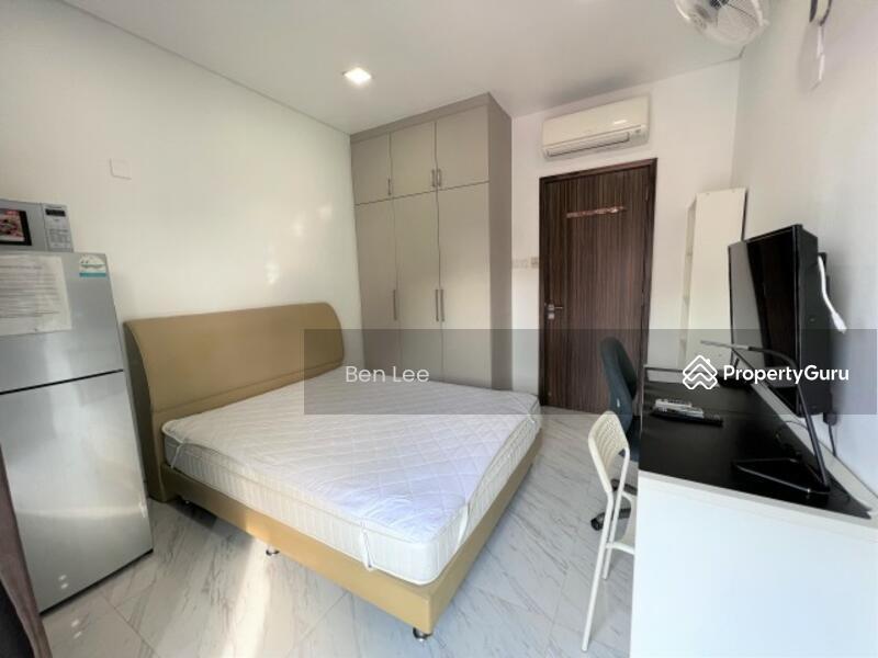 Terrace for Rent, Modern cheap hougang mrt master room ensuite bathroom rental lease land house, SGD 1,700 | 999-year lease