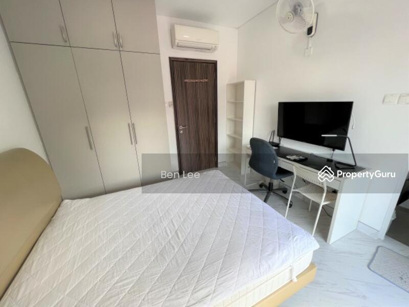 Terrace for Rent, Modern cheap hougang mrt master room ensuite bathroom rental lease land house, SGD 1,700 | 999-year lease