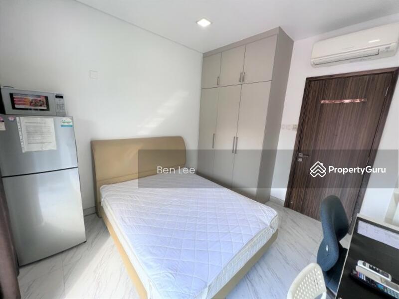 Terrace for Rent, Modern cheap hougang mrt master room ensuite bathroom rental lease land house, SGD 1,700 | 999-year lease
