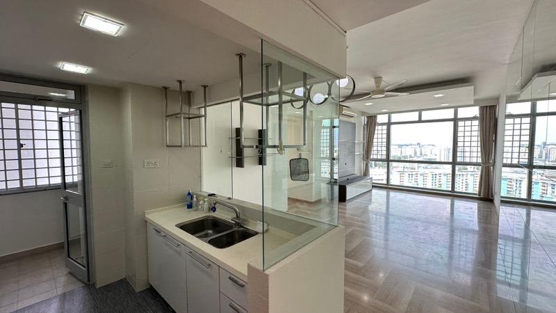 Prop-GPT: Condominium: D23 Bukit Batok Hillview Regency
