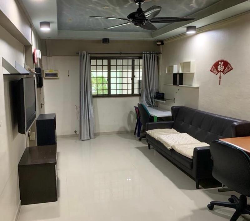 Prop-GPT: HDB Apartment: D18  249 Tampines Street 21