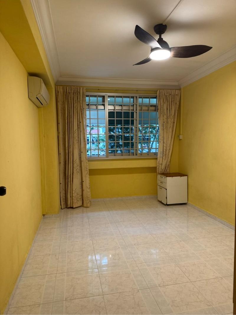 Prop-GPT: HDB Apartment: D18  305 Tampines Street 32