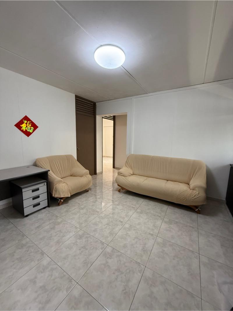 Prop-GPT: HDB Apartment: D19  SUPER CHEAP ROOM RENTAL AT HOUGANG