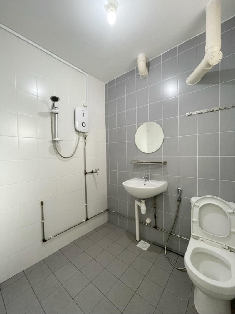 HDB Apartment for Rent, 411 Bukit Batok West Avenue 4 HDB Apartment For Rent, $2,200, 2 Bed 2 Bath 721 sqft $3.05 psf, SGD 2,200 | 99-year Leasehold