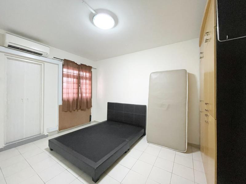 HDB Apartment for Rent, 411 Bukit Batok West Avenue 4 HDB Apartment For Rent, $2,200, 2 Bed 2 Bath 721 sqft $3.05 psf, SGD 2,200 | 99-year Leasehold