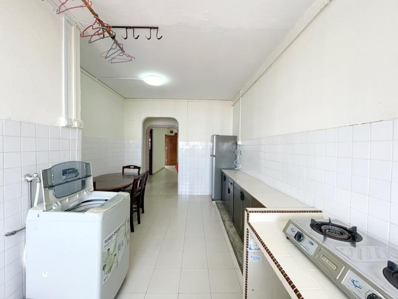 HDB Apartment for Rent, 411 Bukit Batok West Avenue 4 HDB Apartment For Rent, $2,200, 2 Bed 2 Bath 721 sqft $3.05 psf, SGD 2,200 | 99-year Leasehold