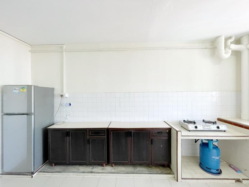 HDB Apartment for Rent, 411 Bukit Batok West Avenue 4 HDB Apartment For Rent, $2,200, 2 Bed 2 Bath 721 sqft $3.05 psf, SGD 2,200 | 99-year Leasehold