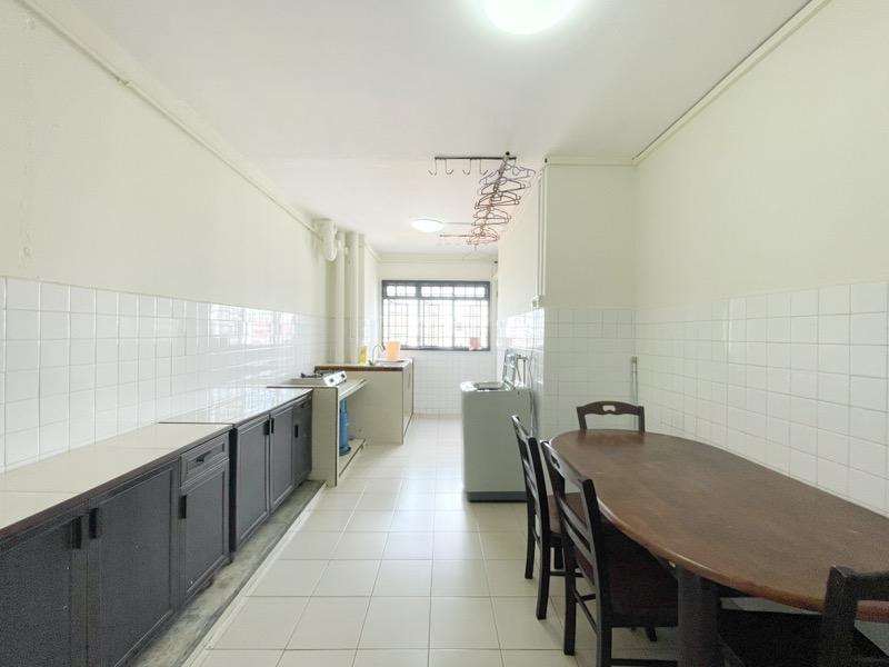 HDB Apartment for Rent, 411 Bukit Batok West Avenue 4 HDB Apartment For Rent, $2,200, 2 Bed 2 Bath 721 sqft $3.05 psf, SGD 2,200 | 99-year Leasehold