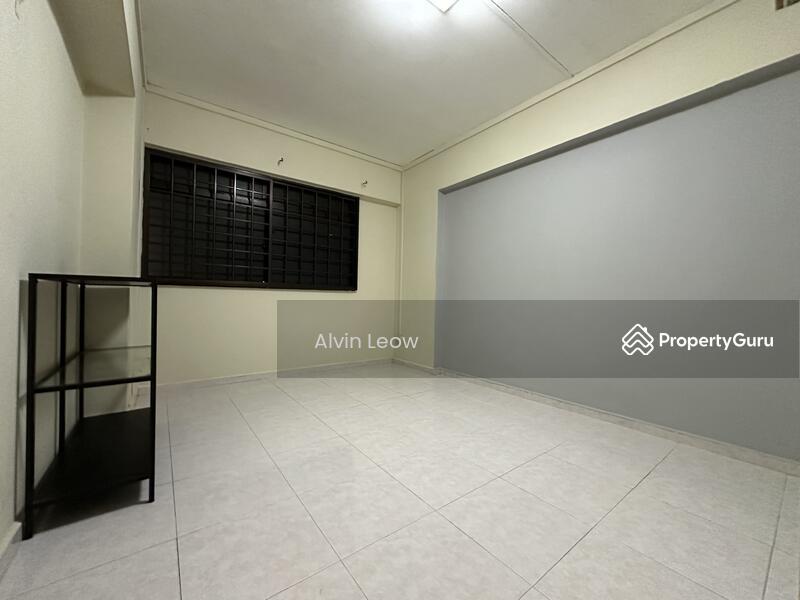 Prop-GPT: HDB Flat: D19  124A Rivervale Drive