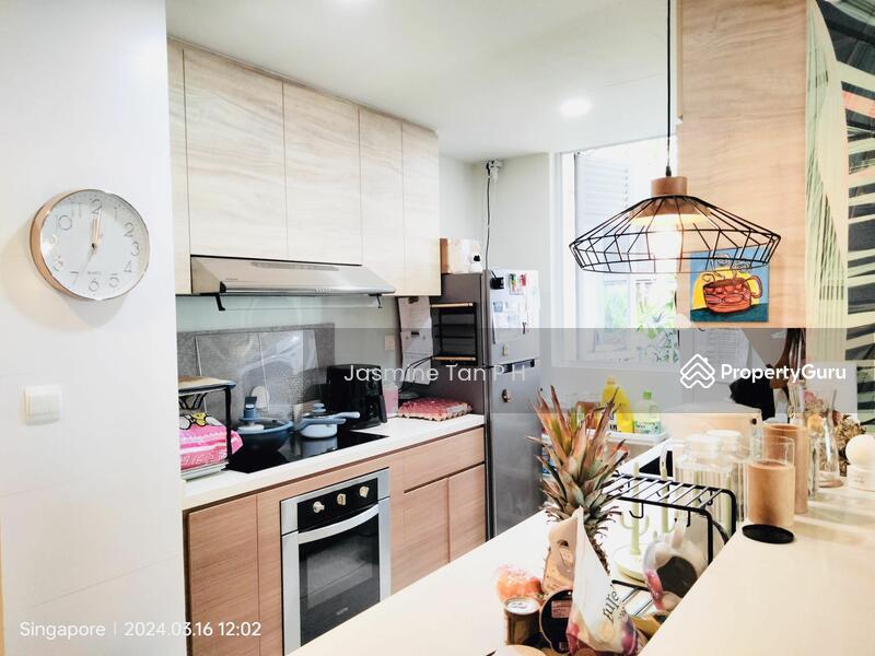 Prop-GPT: Executive Condominium: D22  Lake Life