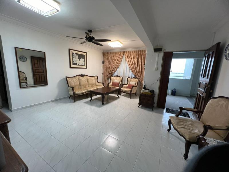 Prop-GPT: HDB Apartment: D22  409 Pandan Gardens