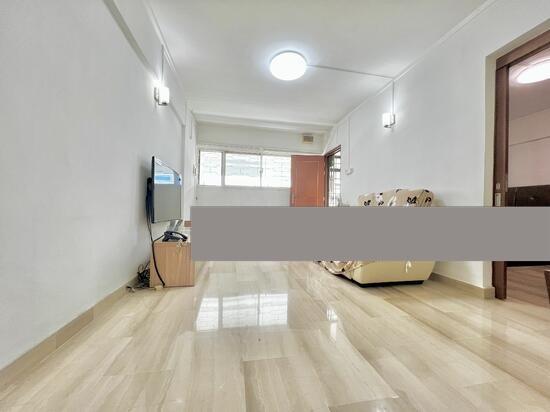 Prop-GPT: HDB Apartment: D18  109 Tampines Street 11